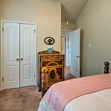 Austin Home With 2 Furnished Decks And Lake Views